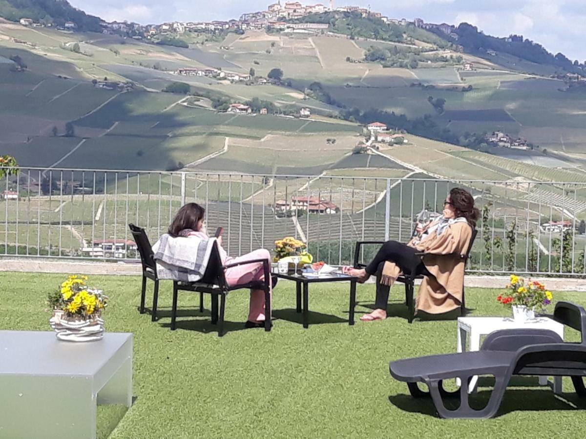 Cascina Roella Guest House Monforte dʼAlba Екстериор снимка