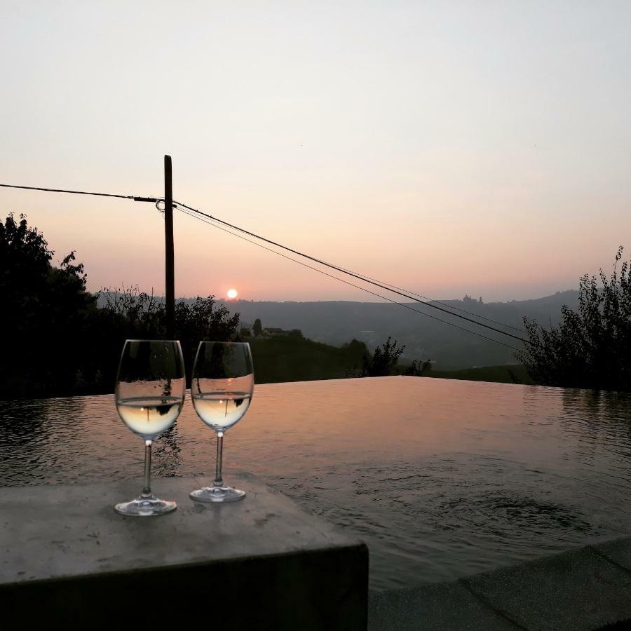 Cascina Roella Guest House Monforte dʼAlba Екстериор снимка
